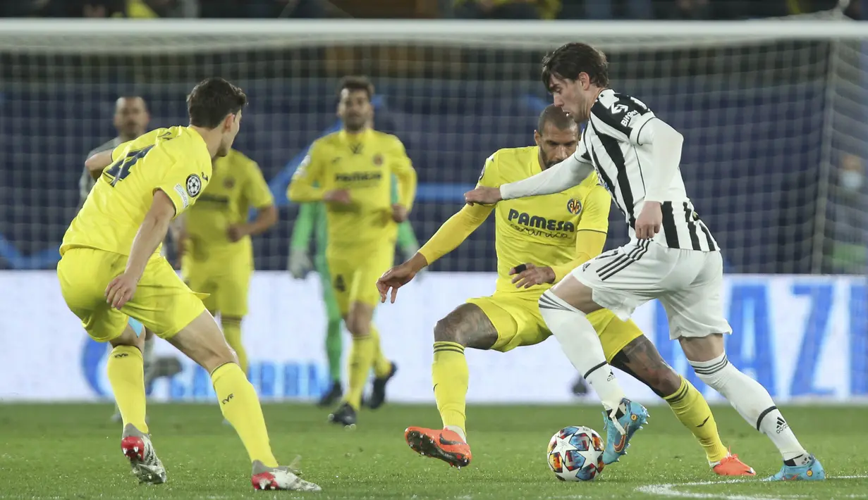 Villarreal dan Juventus harus puas bermain imbang dalam partai leg pertama babak 16 besar Liga Champions 2021/2022. (AP/Alberto Saiz)