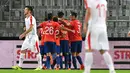 Para pemain Chili merayakan gol saat melawan Serbia pada laga uji coba di Merkur Arena, Graz, Austria, (4/6/2018). Serbia kalah dari Chili 0-1. (AFP/Joe Klamar)