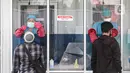 Warga mengikuti tes usap (swab test) COVID-19 di GSI Lab (Genomik Solidaritas Indonesia Laboratorium), Cilandak, Senin (19/10/2020). Pemprov DKI dan DPRD DKI Jakarta berencana mengatur sanksi denda Rp 5juta bagi warga yang menolak rapid test maupun swab test atau tes PCR (Liputan6.com/Faizal Fanani)