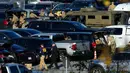 Pria berusia 40 tahun yang diduga mendalangi penembakan massal hingga menewaskan sedikitnya 18 orang di Maine itu ditemukan tewas setelah perburuan besar-besaran selama dua hari. Pelaku didapati sudah tak bernyawa dengan luka tembak yang disebabkan dirinya sendiri. (AP Photo/Matt Rourke)