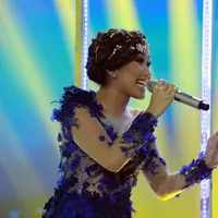 Ditemui di kawasan TMII, Jakarta Timur, Selasa (20/10/2015) malam, Ayu Ting Ting terlihat tampil maksimal demi penampilannya di atas panggung. Baik sendiri maupun bersama cecepi, Ayu selalu menyuguhkan sesuatu yang maksimal. (Deki Prayoga/Bintang.com)