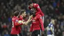 Para pemain Manchester United (MU) merayakan gol yang dicetak oleh Romelu Lukaku ke gawang West Bromwich Albion (WBA) pada laga Premier League di Stadion The Hawthorns, Minggu (17/12/2017). MU menang 2-1 atas WBA. (AP/Nick Potts)