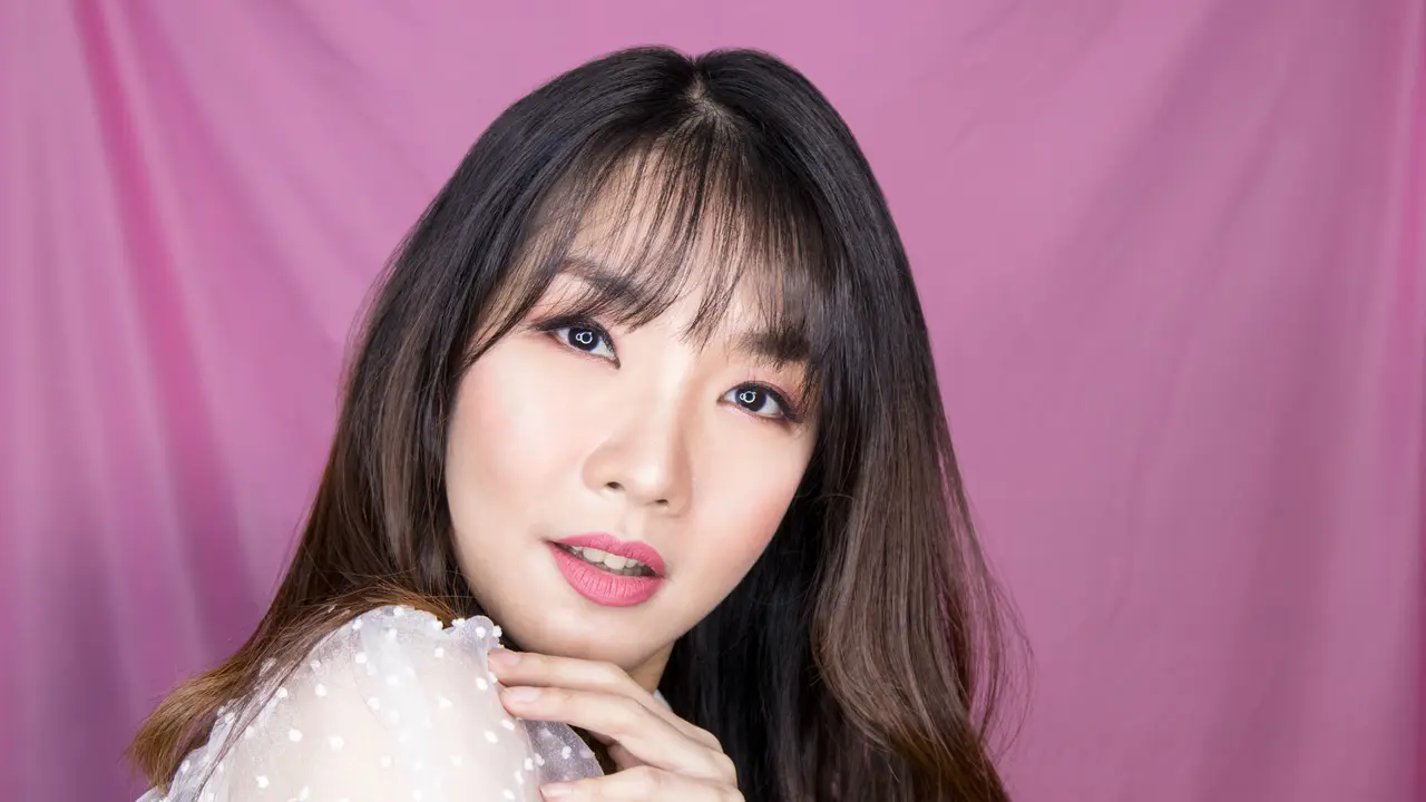 Tutorial Makeup untuk Tampil Cantik Glowing di Hari Valentine