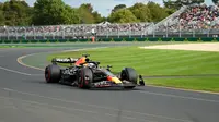 Driver Red Bull Racing, Max Verstappen ketika mengikuti kualifikasi Formula 1 GP Australia di Sirkuit Albert Park, Melbourne, Sabtu (1/4/2023) siang WIB. (AFP/William West)