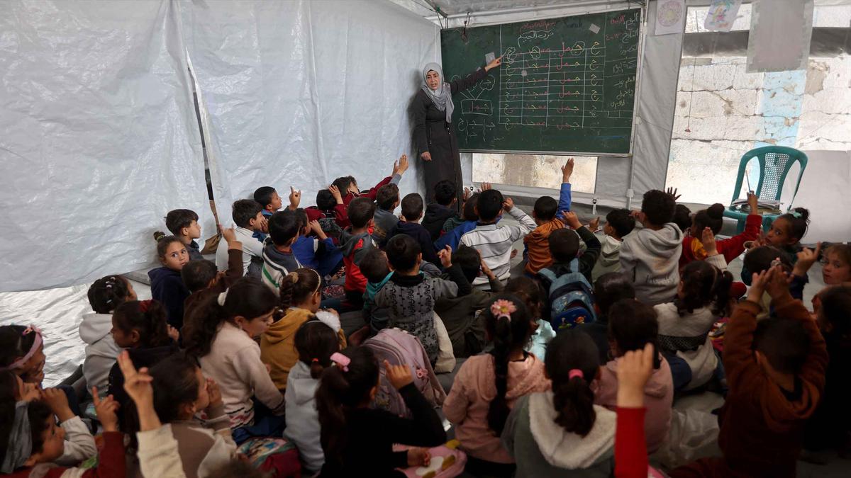 Sekolah Mada, Jaga Semangat Belajar Anak-anak Pengungsi Palestina Meski di Dalam Tenda Darurat