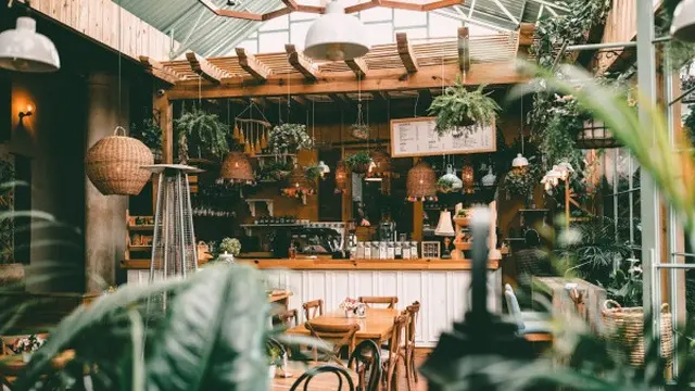 Ilustrasi Coffee Shop (Credit: Ruben Ramirez/Unsplash)