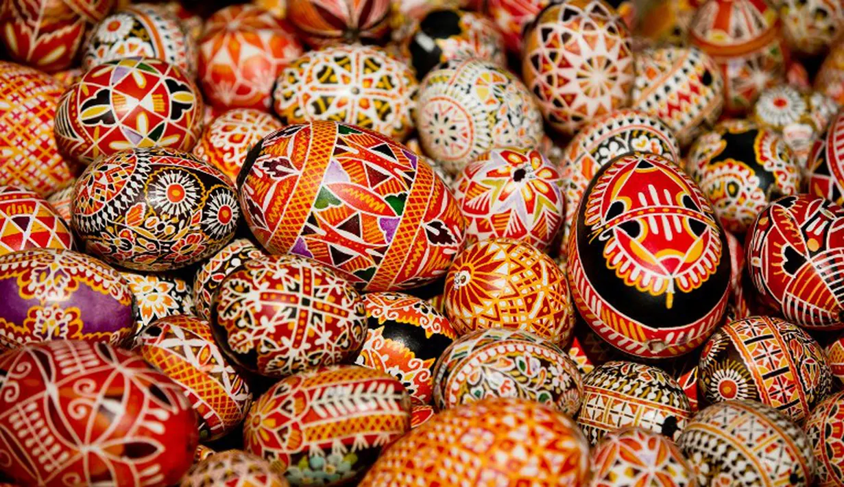  Kreasi cantik telur paskah dari Republik Ceko  di Pameran Telur Dunia (16/04/2014) di museum kota Schwabach, Jerman selatan (AFP Photo/Daniel Karmann).