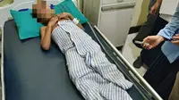 Bocah inisial R, korban penganiayaan sadis dirawat di ruang isolasi RS Bhayangkara Polda Riau. (Liputan6.com/M Syukur)