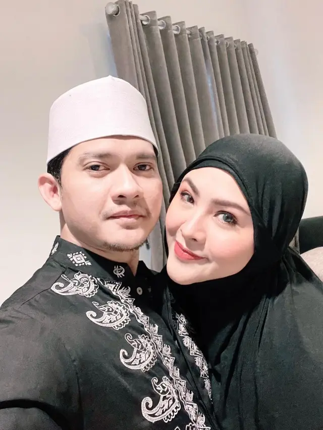 Setia Beri Dukungan, Ini 6 Potret Mesra Audy Item dan Iko Uwais