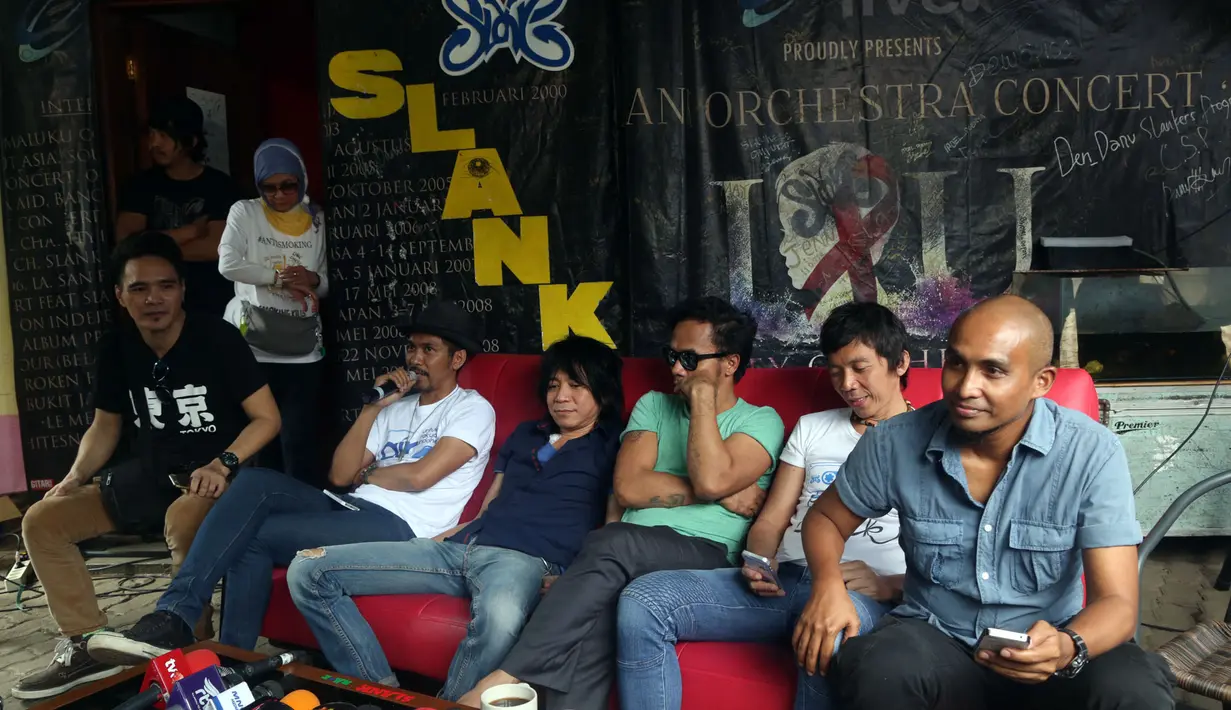 Akan membutuhkan waktu sekitar satu tahun untuknya bisa pulih dan beraksi lagi bareng Slank. Kita doakan saja yang terbaik untuk Abdee dan Slank