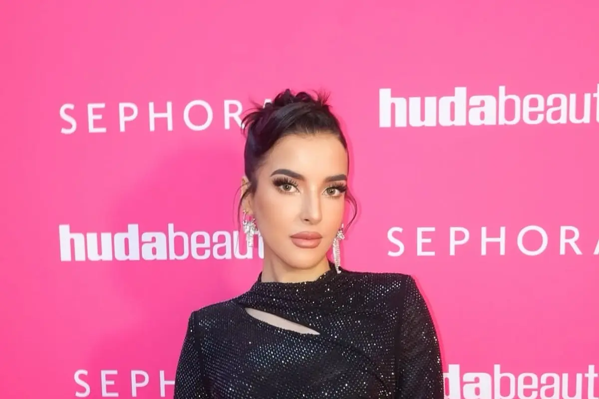 Gaya Glamor Tasya Farasya Bak Artis Hollywood Saat Jajal Glambot, Pakai Gaun Blink-Blink Rp13 Jutaan