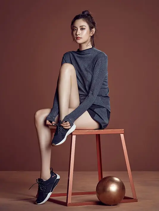 Nana After School termasuk salah satu artis Korea yang punya kaki indah. Tak hanya kaki, ia juga punya wajah yang menawan. (Foto: Soompi.com)