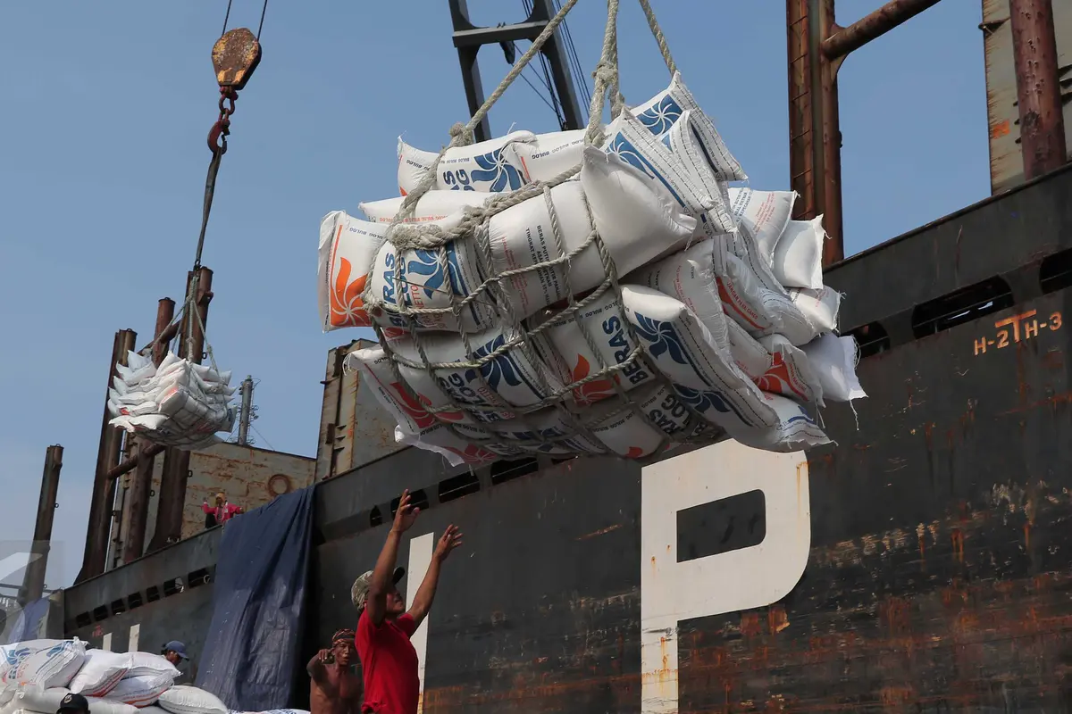 20151112-Beras Vietnam-Pelabuhan Tanjung Priok-Jakarta