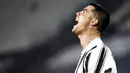 Cristiano Ronaldo - Striker Juventus ini menempati posisi teratas sebagai Pesepak bola dengan followers Instagram tertinggi. Jumlah pengikut CR7 mencapai 266 juta. (Marco Alpozzi/LaPresse via AP)