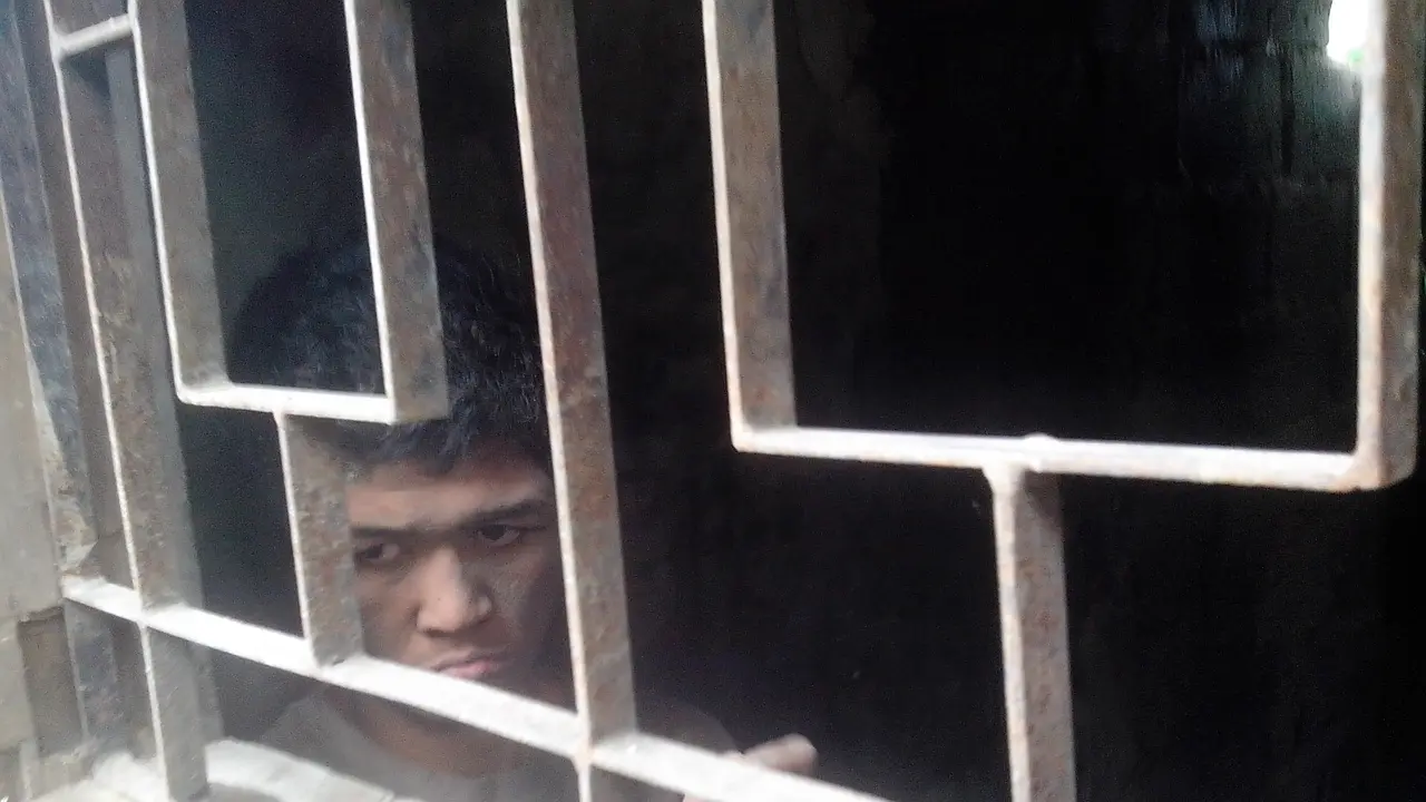 Pria di Bogor Dipasung