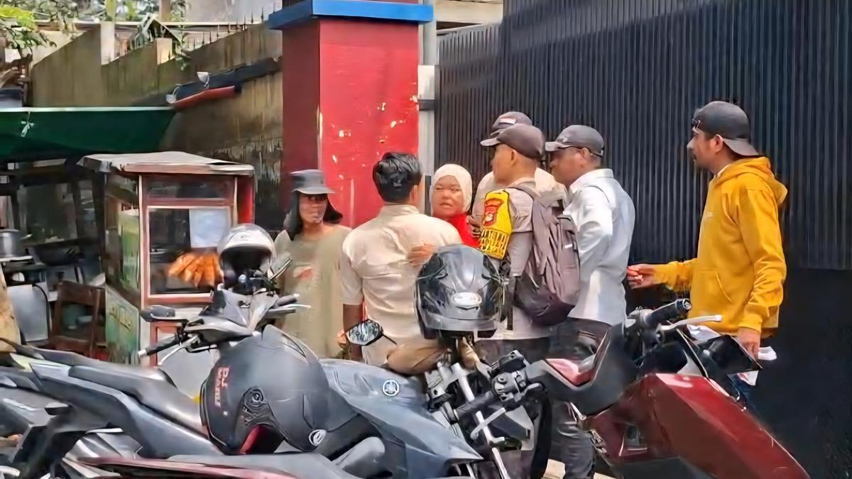 Kronologi Motor Emak-emak Ditarik Paksa Debt Collector di Depok Berujung Baku Hantam