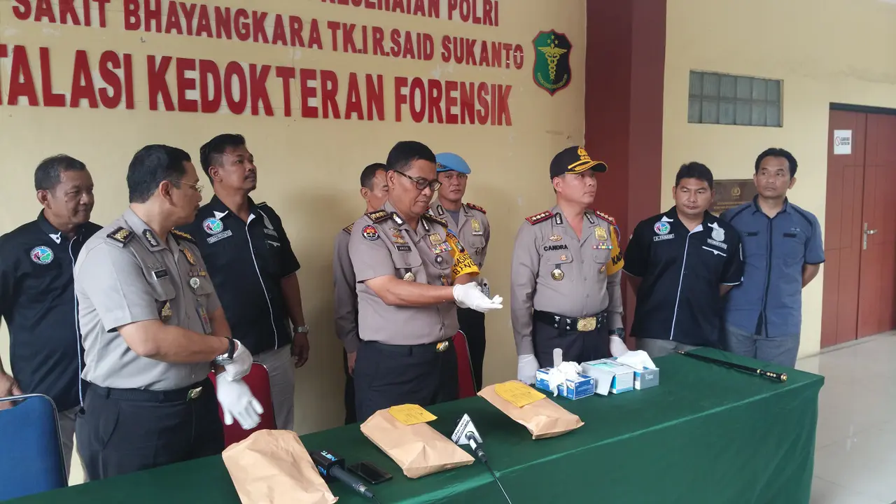 Kabid Humas Polda Metro Jaya Kombes Argo Yuwono merilis penungkapan kasus bandar narkoba industri rumahan. (Liputan6.com/Nanda Perdana Putra)