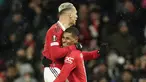 Penyerang Manchester United atau MU, Antony berselebrasi dengan Marcus Rashford setelah mencetak gol kedua timnya ke gawang Real Betis pada leg pertama 16 besar Liga Eropa 2022/2023 di Old Trafford, Jumat dini hari WIB (10/3/2023). MU sukses kalahkan Real Betis dengan skor telak 4-1. (AP Photo/Dave Thompson)