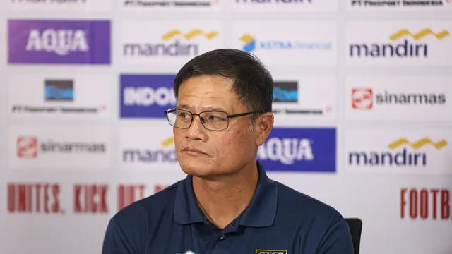 Pelatih Timnas Chinese Taipei, Huang Che-ming, dalam sesi konferensi pers jelang melawan Timnas Indonesia di Stadion Gelora Bung Tomo, Surabaya. (Abdul Aziz)
