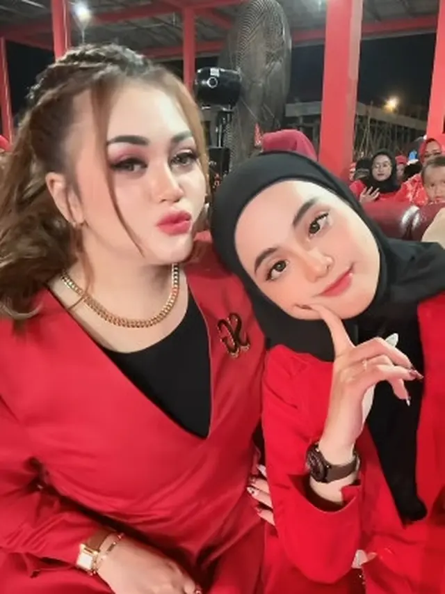 Putri Isnari Berhijab