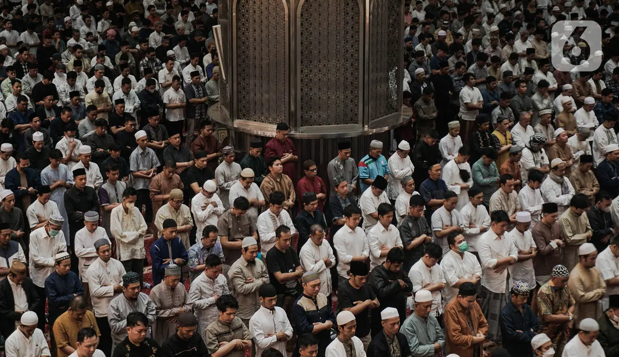 Adapun rangkaian qiyamul lail tersebut adalah pembacaan Alquran, tausiah, salat tasbih 4 rakaat, salat tahajud 8 rakaat, salat witir 3 rakaat, serta doa dan muhasabah. (merdeka.com/Nanda F. Ibrahim)