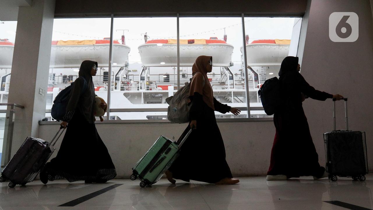 1.600 Orang Tinggalkan Jakarta dengan KM Dobonsolo