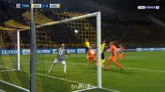 Berita video salah satu momen sial Pierre-Emerick Aubameyang bersama Borussia Dortmund. This video presented by BallBall.