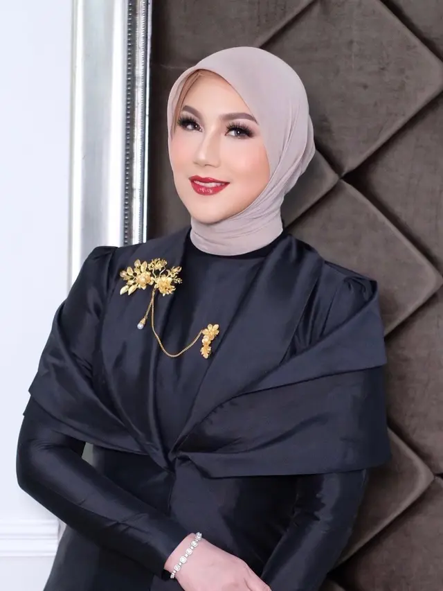 Inspirasi Dress Hitam Ala Marini Zumarnis dan Ariel Tatum/Instagram @asepelzibbranwedding