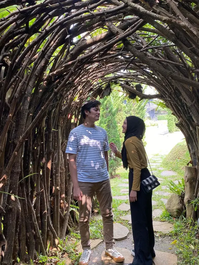 Sering Dikira Pacar, Ini 7 Potret Kebersamaan Cut Syifa dan Sang Kakak
