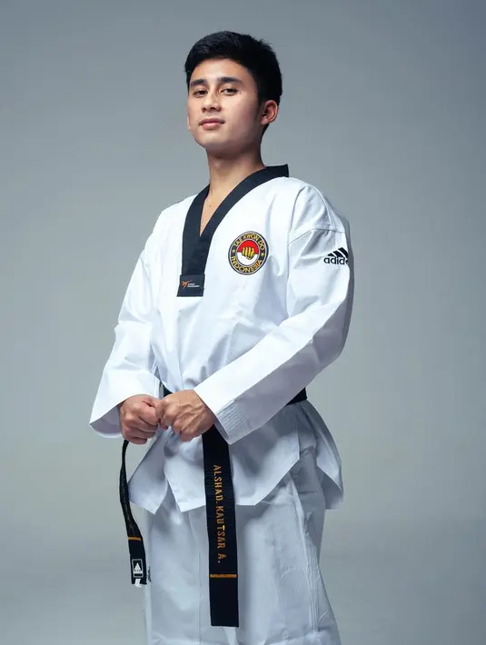 Pria berusia 27 tahun ini juga sering unggah momen saat ia olahraga taekwondo. Alshad pakai baju taekwondo ini banjir like dan komentar dari netizen. Netizen terkesima dengan Alshad yang suka beragam olahraga. (Liputan6.com/IG/alshadahmad)
