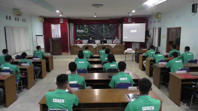 Kursus kepelatihan lisensi D AFC