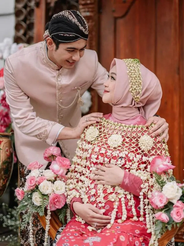 9 Potret Ria Ricis di Acara Pengajian dan Siraman 7 Bulan Baby R, Bumil Cantik Pakai Busana Serba Pink
