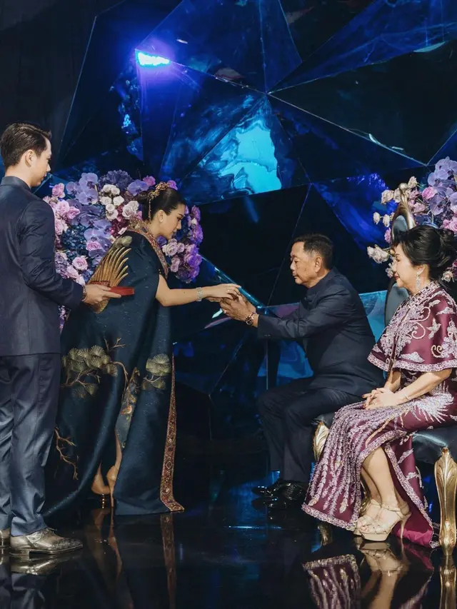 7 Momen Upacara Tea Pai Kevin Sanjaya dan Valencia Tanoe yang Tampil Menawan