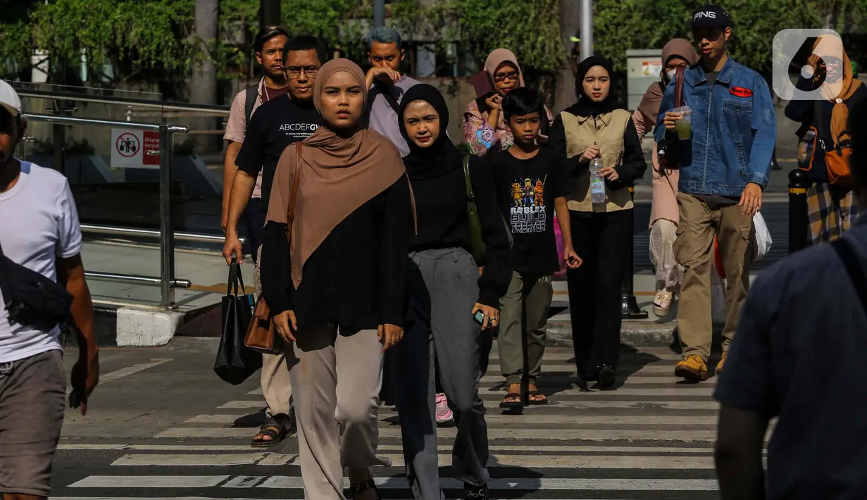 Badai kuat Matahari tersebut berada pada indeks ekstrem (G4) yang akan berlangsung pada 11-13 Oktober 2024. (Liputan6.com/Angga Yuniar)