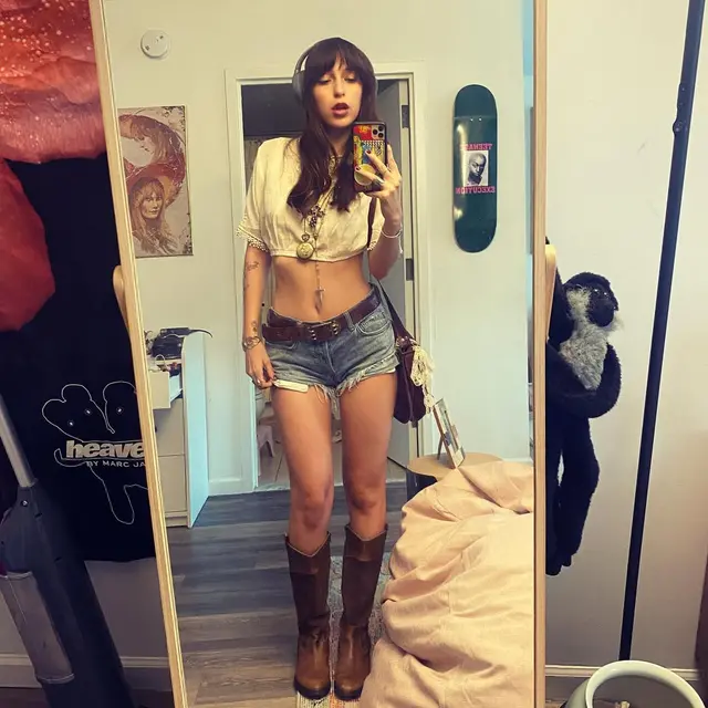 6 Gaya Aydan Nix, Adik Gigi dan Bella Hadid yang Baru Terungkap Lewat Tes DNA