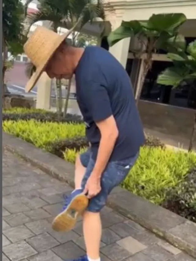Reaksi Bos Jalan Tol Jusuf Hamka Saat Sepatu Olahraganya Jebol, Dibuang atau Diperbaiki?