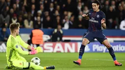 Pemain Paris Saint-Germain, Edinson Cavani berada para urutan kedua pencetak gol sementara Liga Champions 2016-2017 dengan empat gol hingga pekan ke-3. (AFP/Miguel Medina)