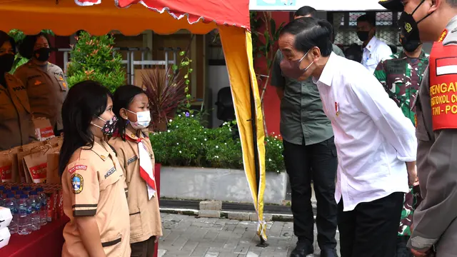 Jokowi Tinjau Vaksinasi Anak Usia 6-11 Tahun