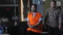 Penyuap Bupati Pakpak Bharat, Rizal Efendi Padang (rompi oranye) usai menjalani pemeriksaan di gedung KPK, Jakarta, Senin (28/1). Rizal merupakan tersangka dugaan suap terkait proyek-proyek di Dinas PUPR Pemkab Pakpak Bharat. (Merdeka.com/Dwi Narwoko)