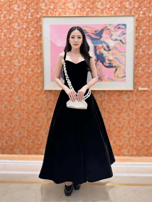 Agnes mengaku tidak ingin kisah pahit ini tersebar luas, namun keadaan memaksanya untuk berbicara. Ia merasa perbuatan suaminya tidak seharusnya diketahui banyak orang, tetapi bukti-bukti yang beredar membuatnya tidak punya pilihan lain. Unggahannya di media sosial pun langsung menuai berbagai komentar. (Liputan6.com/IG/@agnes_jennifer)