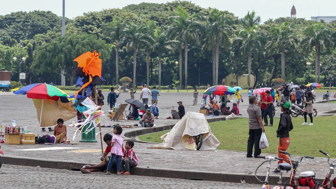 Perda Sanksi Berbelanja di PKL Monas