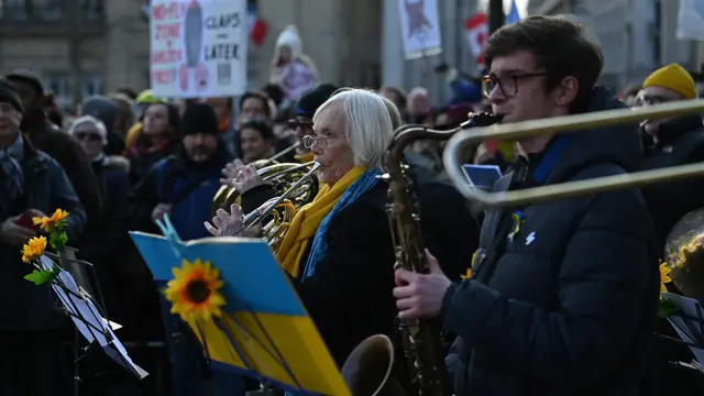 Flashmob Orkestra di Trafalgar Square untuk solidaritas Ukraina