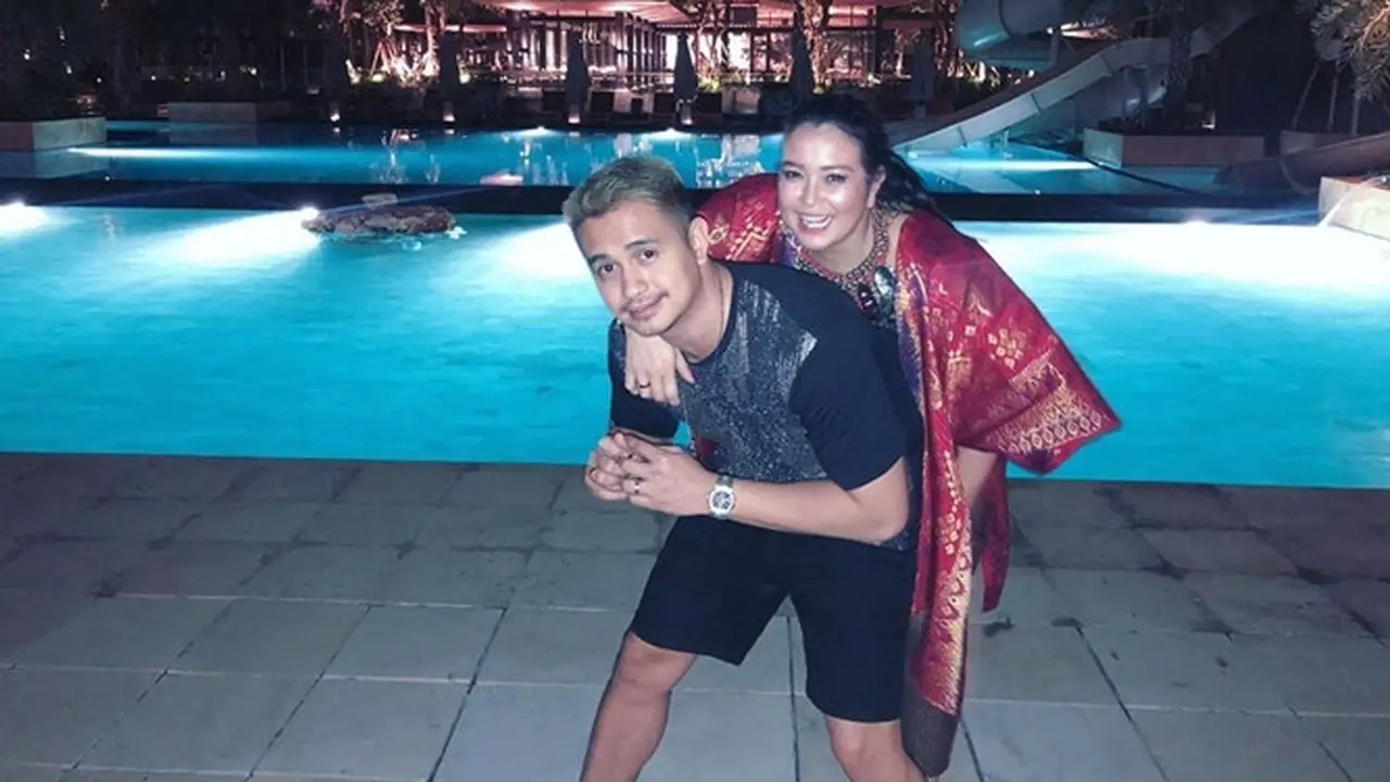 Diisukan Rumah Tangganya Retak, Ini 6 Potret Mesra Jennifer Jill dan Ajun Perwira