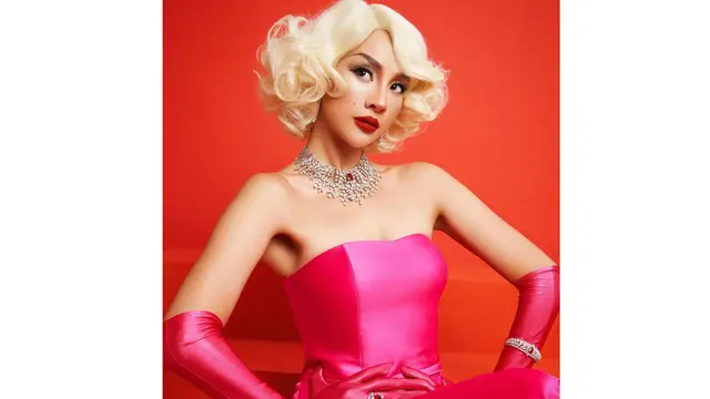 Potret Anya Geraldine Bergaya Ala Marilyn Monroe