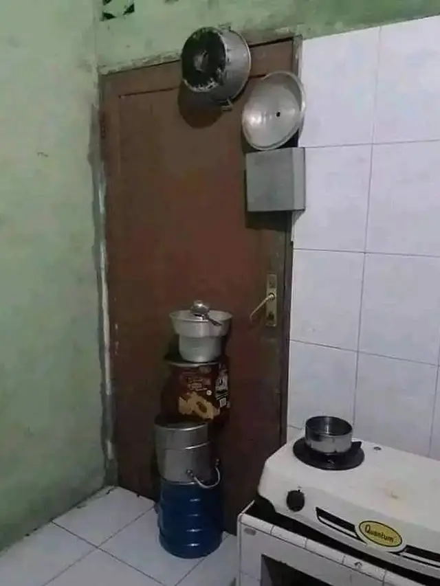 8 Potret Absurd Alat Keamanan Nyeleneh Anti Maling yang Kocak