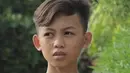 Anak yang foto masa kecilnya mirip Milea ini juga pernah viral karena menjadi teman dari bocah viral bernama Dimas. Dimas kala itu viral di konten Hajar Pamuji karena terang-terangan suka Mbak Ruroh. Kelucuan Rizal dan Dimas membuat konten dari Hajar Pamuji banjir views. (Liputan6.com/IG/rizal_widiansyah93)