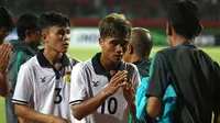 Pemain Laos seusai laga melawan Indonesia pada Piala AFF U-19 2018, Minggu (1/7/2018) di Stadion Gelora Delta, Sidoarjo. (Bola.com/Aditya Wany)