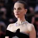 Natalie Portman tiba untuk pemutaran film "Arco" di Festival Film Cannes ke-78 di Cannes, Prancis selatan, pada 16 Mei 2025. (Valery HACHE/AFP)