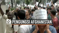 Puluhan pengungsi asal Afghanistan mendatangi gedung UNHCR di kawasan Kebon Sirih. Mereka menuntut UNHCR mencarikan pekerjaan selama di Indonesia. Para pengungsi juga menuntut kejelasan nasib mereka yang sudah sekitar 6-7 tahun tinggal di Indonesia