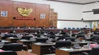 Rapat paripurna DPR Aceh. (www.antaraaceh.com)